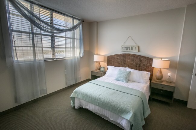 Lakeview Tower-62+ Community, Winter Haven, FL 33880 - photo 2