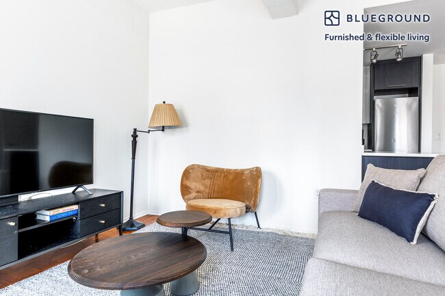 360 W 34th St unit FL12-ID528, New York, NY 10001 - photo 2