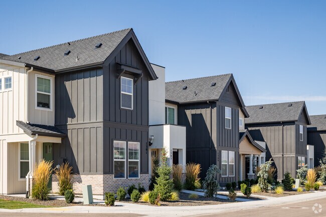 Find ramblers townhomes and condos all in Northeast Meridian.