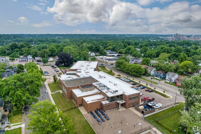 Washington Writers' Academy holds an overall C rating on Niche.com.