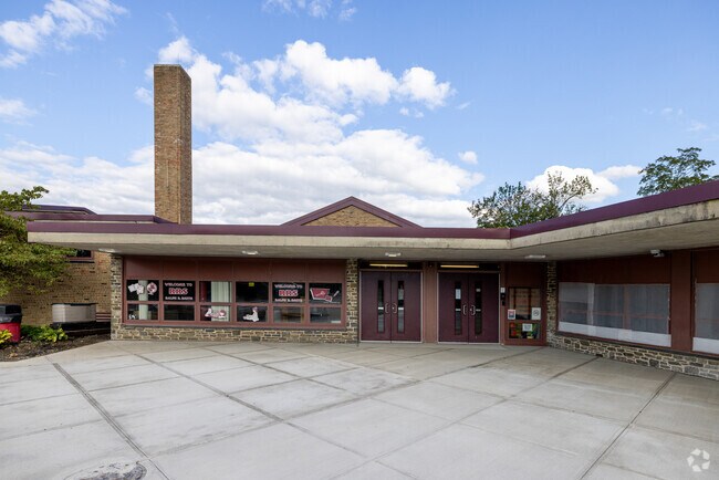 27% of students are at least proficient in math at Ralph R Smith Elementary School.