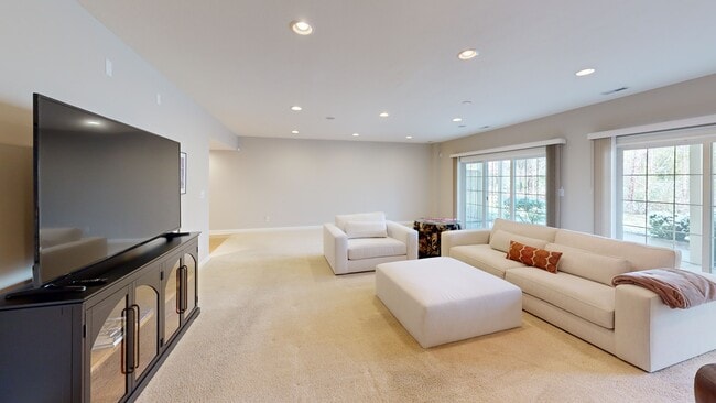 907 S Baldwin Dr, Bloomington, IN 47401 - photo 2