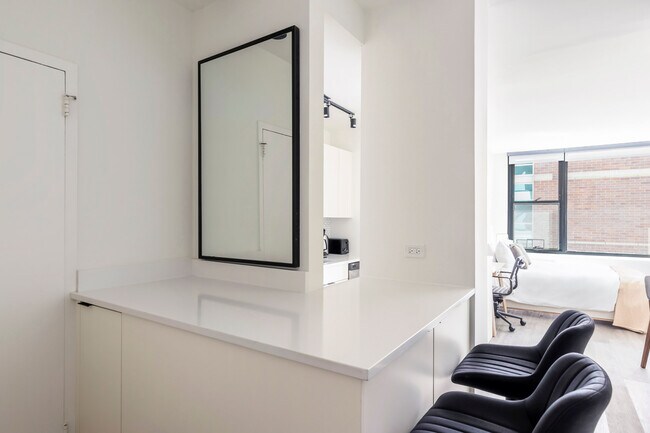 21 E Chestnut St unit FL23-ID1391, Chicago, IL 60611 - photo 5