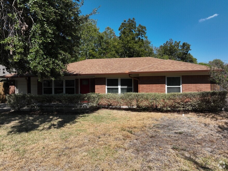 219 E Janisch Rd, Houston, TX 77022 - photo 2