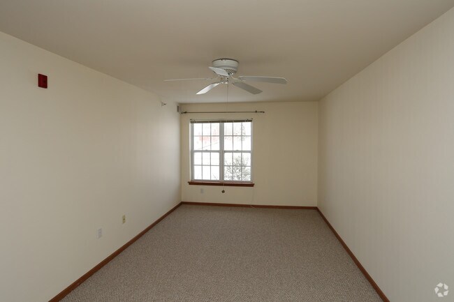 Quail Pointe Apartment Homes, Pewaukee, WI 53072 - photo 6