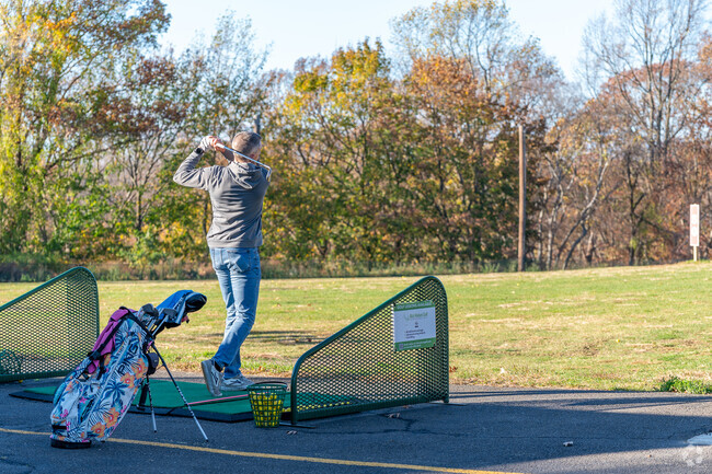 The 18-hole Dunwoodie Golf Course is open to the public and offers lessons in Dunwoodie.