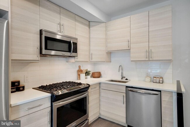 703 Newton Place NW, Washington, DC 20010 - photo 7