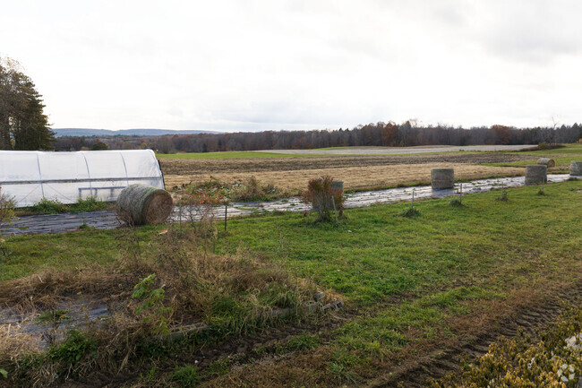 Farmland is abundant in Charlton.