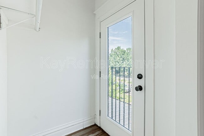 229 S Logan St unit 2, Denver, CO 80209 - photo 4