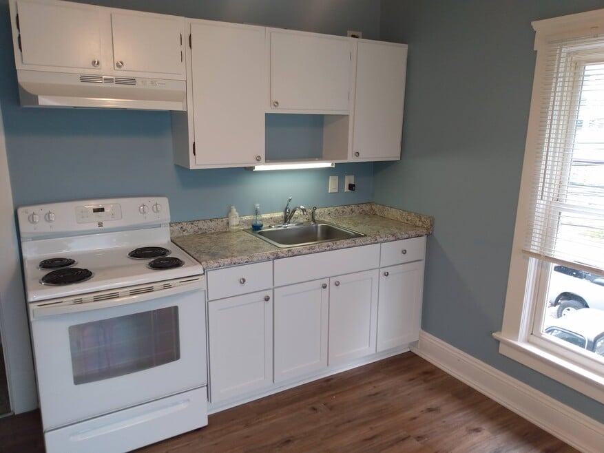 329 5th St unit 3, Elyria, OH 44035 - photo 1