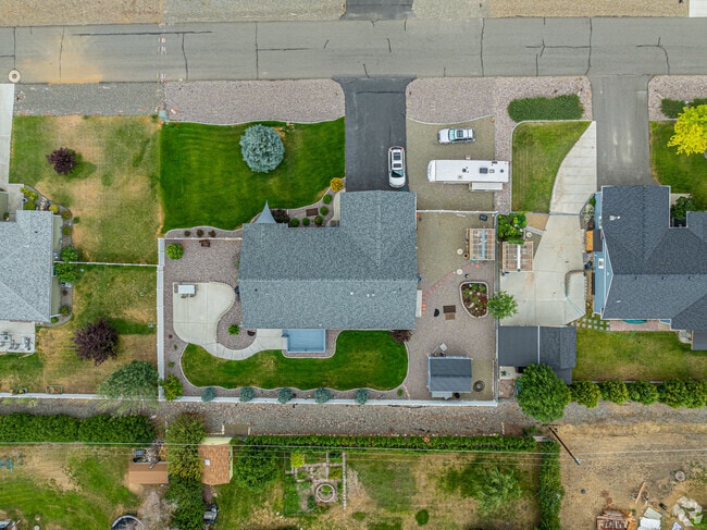 Homes have some very impressive yard space to enjoy in Helena Valley West.