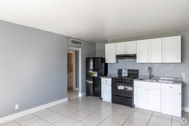 1 BR, 1 BA
