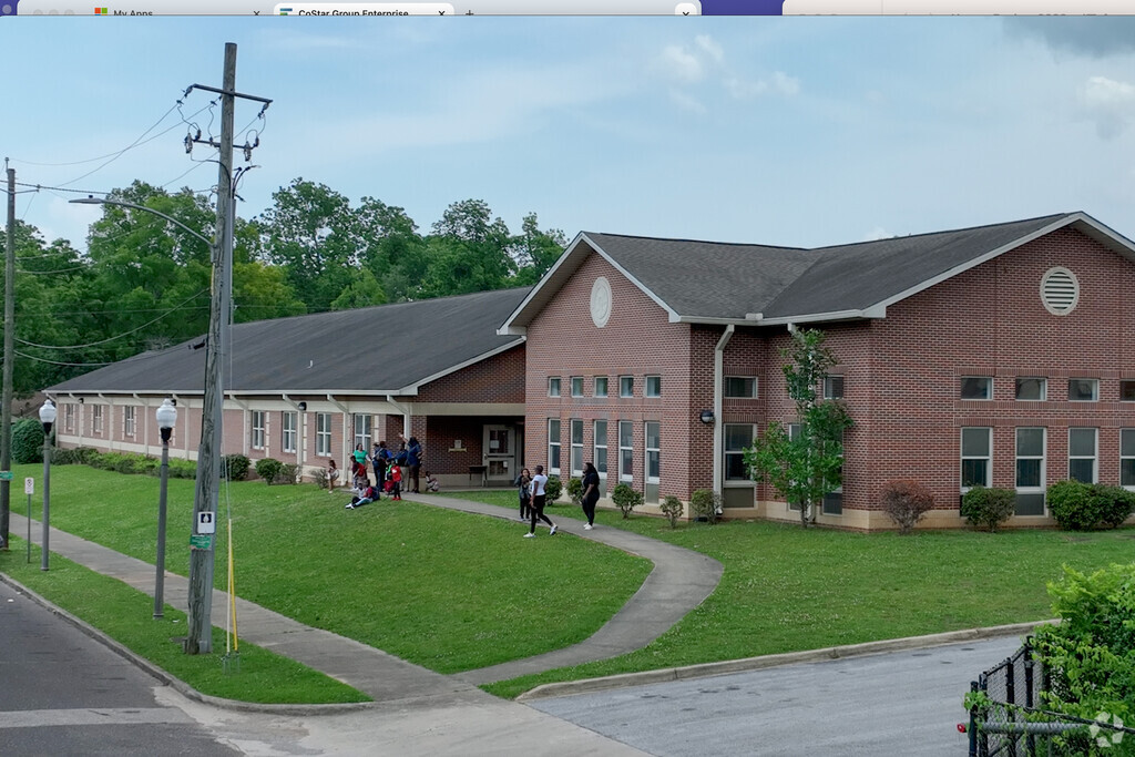 Robinson Elementary School has around 450 students.