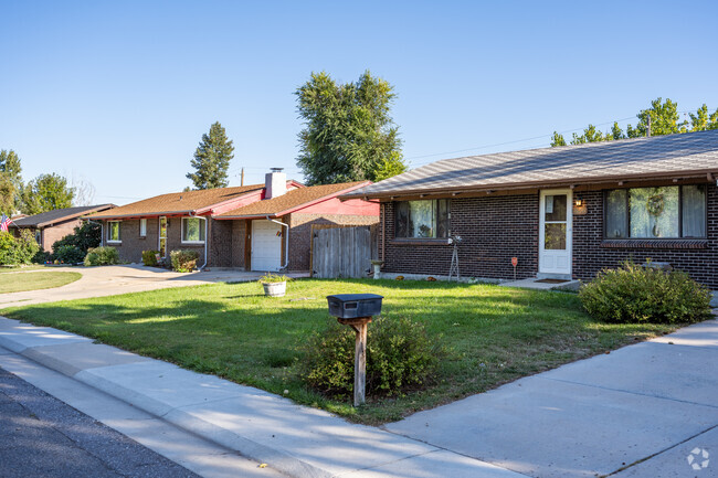 A row of traditional ranch style homes with brick detailing in Sunland Hills, Arvada, Colorado.