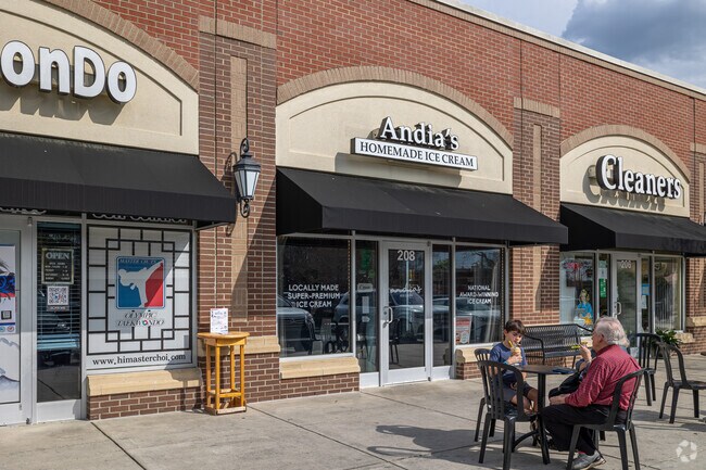 Outdoor tables at Andia's Ice Cream