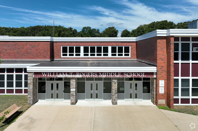 William T Rogers Middle School has a student to teacher ratio of 9 to 1.