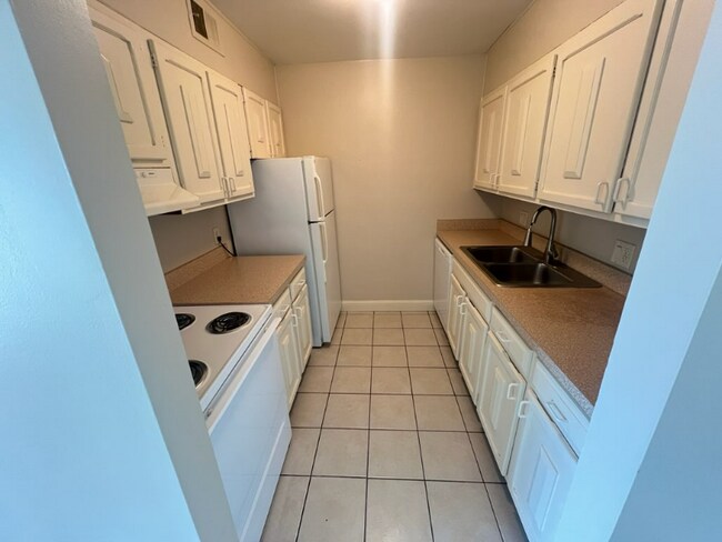 4401 S 27th St unit E14, Lincoln, NE 68512 - photo 2