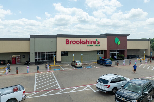 Robinson locals enjoy shopping for groceries at Brookshires.