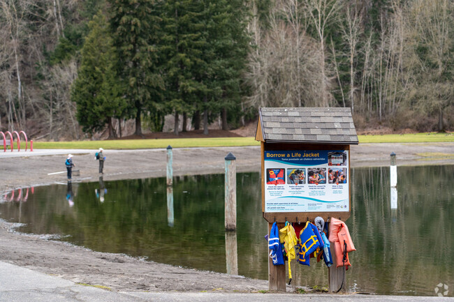Enjoy fishing or Kayaking at Salmon Creek.