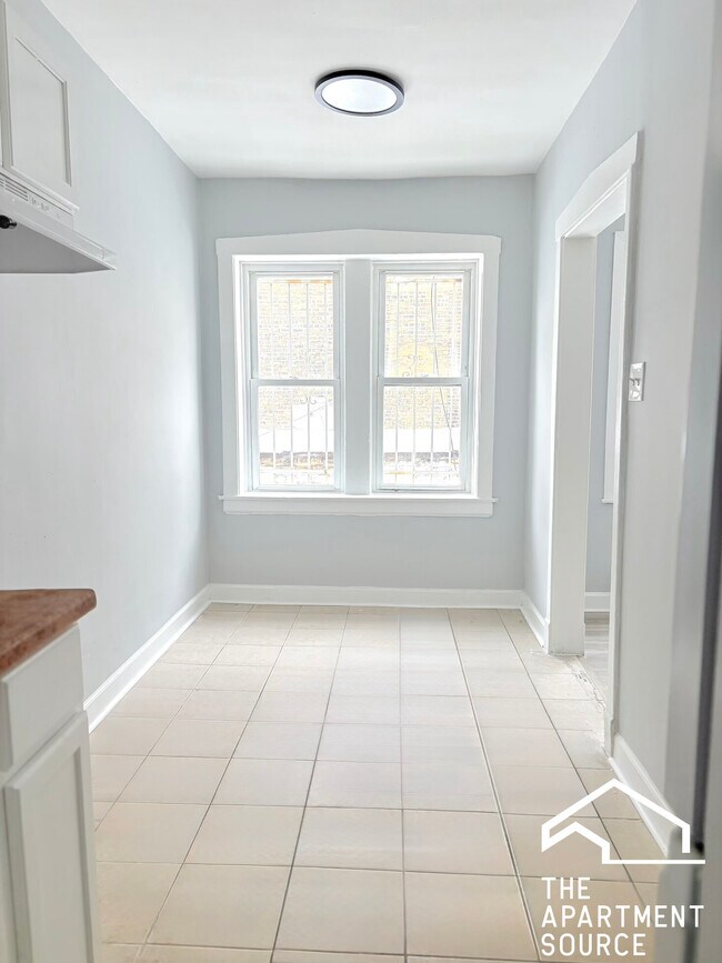 6228 S Western Ave unit 204, Chicago, IL 60636 - photo 2