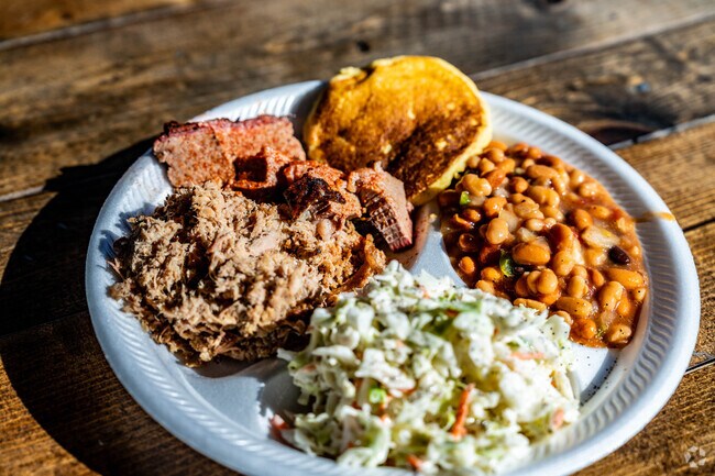 Perrys Smokin Pig in White House serves pork sandwiches with barbecue sauce.