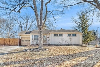 7535 Briar St, Prairie Village, KS 66208