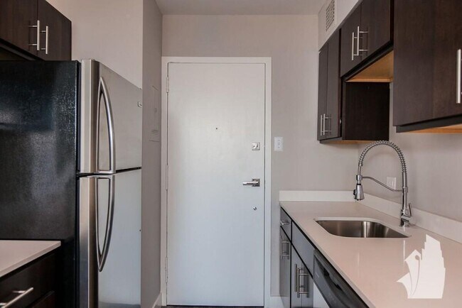 The Statesman unit 6F, Chicago, IL 60660 - photo 6