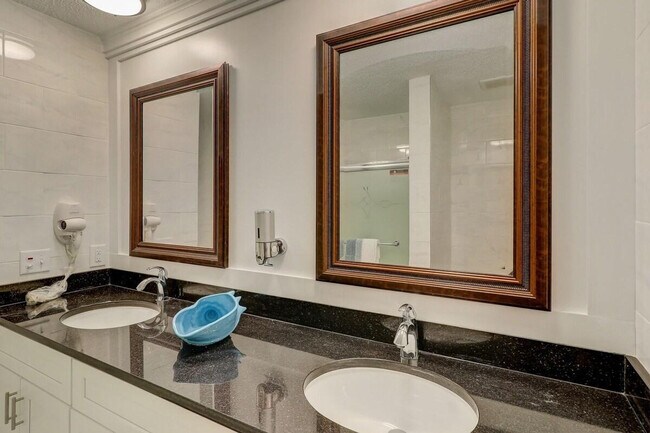 400 William Hilton Pkwy unit ID1309194P, Hilton Head Island, SC 29926 - photo 7