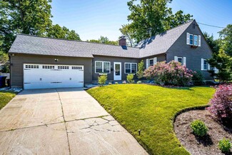 67 Mayflower Dr, Manchester, NH 03104