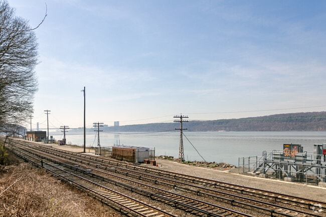 Riverdale Park Trail offers some of the best views the Riverdale neighborhood has to offer.