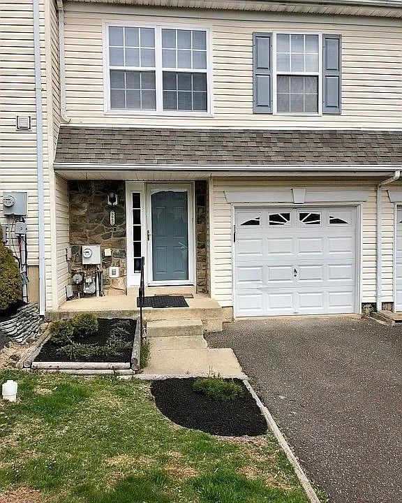 4662 Dr, Doylestown, PA 18902