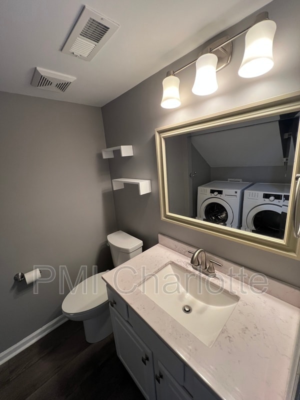 9225 Ravenwing Dr, Charlotte, NC 28262 - photo 6