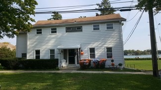 2549 Riverside Dr, Trenton, MI 48183