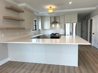 117 W Wisconsin Ave Unit 117 Wisconsin Ave, Pewaukee, WI 53072