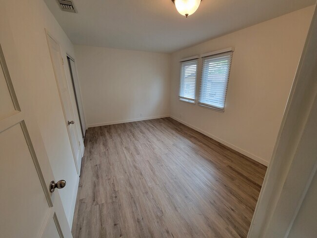 3052 Honolulu Ave unit Front Unit, La Crescenta, CA 91214 - photo 6