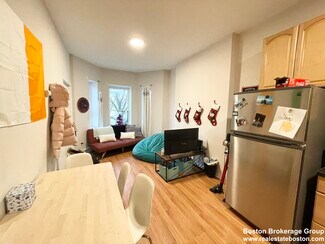 76 Hammond St, Boston, MA 02120