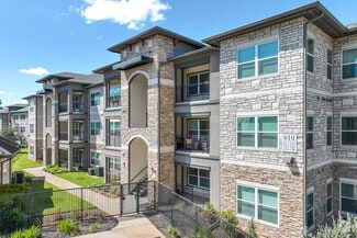 800 Chanel Dr, Granbury, TX 76048