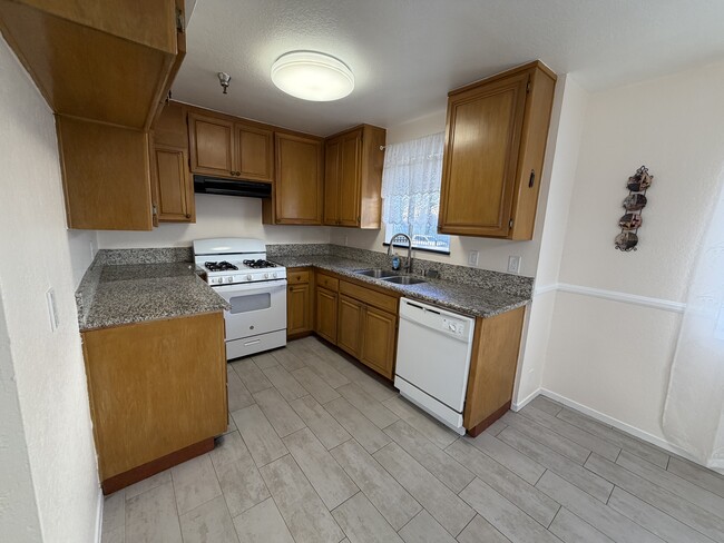 13522 Glenoaks Blvd unit 6, Sylmar, CA 91342 - photo 6