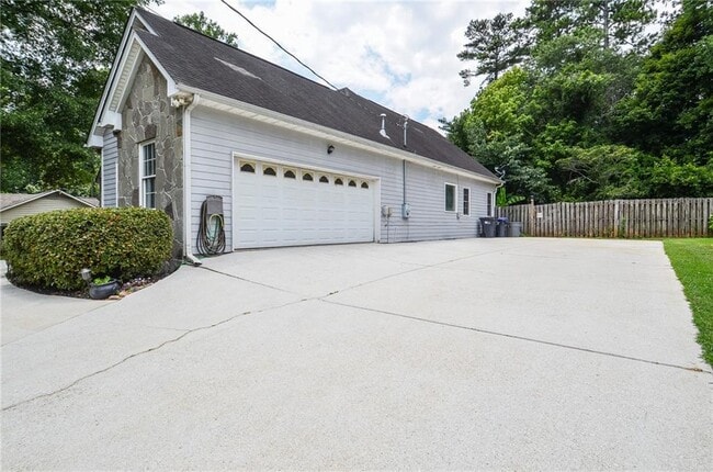 223 Windsong Ln SW, Lilburn, GA 30047 - photo 4