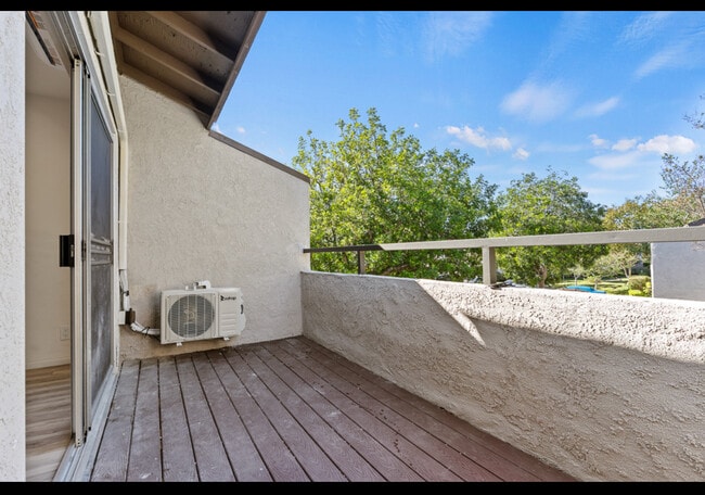 21921 Rimhurst Dr unit F, Lake Forest, CA 92630 - photo 3