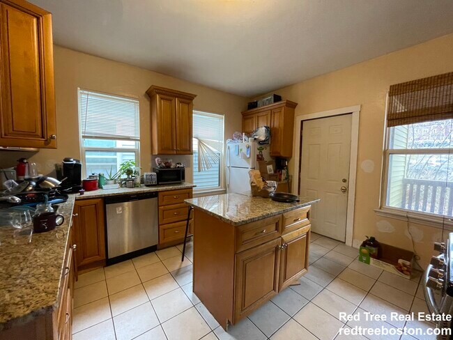 6 Eldora St unit 3, Roxbury Crossing, MA 02120 - photo 2