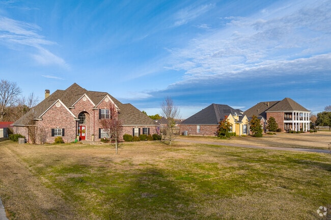 The average list price of homes in the Fosters neighborhood of Bossier City is $348,562.
