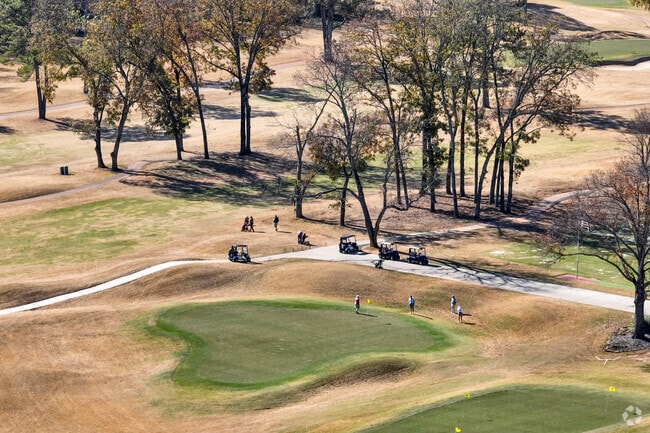 Huntsville Country Club is a highly rated private golf course in Mastin Lake Park.