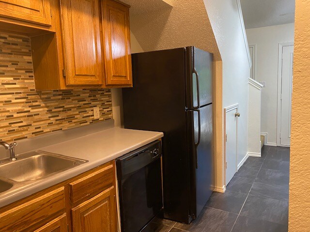 2300 Bamboo Dr, Arlington, TX 76006 - photo 7