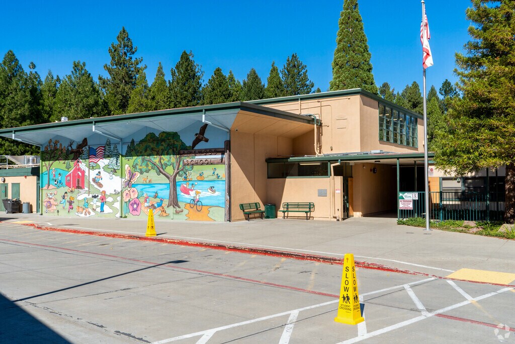 Pinewood Elementary School inspires each children to reach their academic and social potential.