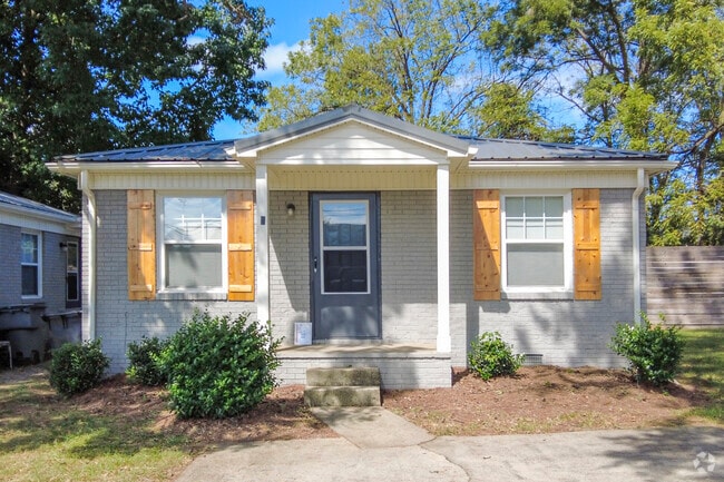 Small renovated bungalow style homes dot the streets of the Oakview Terrace community.