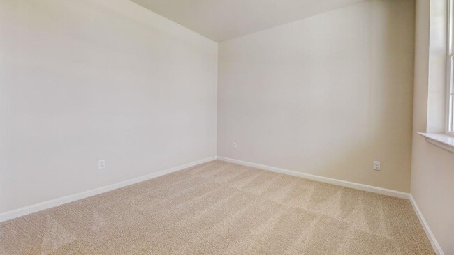 301 Eclipse St, Charles Town, WV 25414 - photo 4