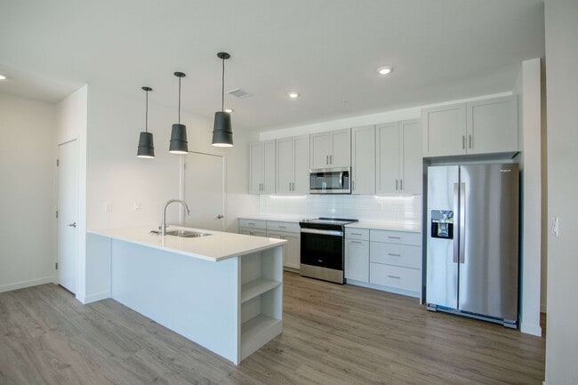 The Earl Apartments 3 Bed 2 Bath 1341