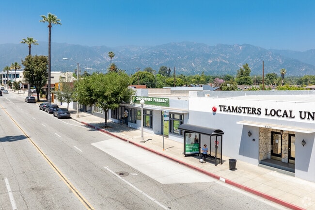 Local businesses and retail can be found lining Lincoln Blvd in Muir Heights.