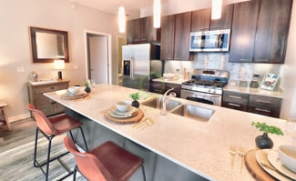697 N Kingsbury St Unit 1502, Chicago, IL 60654